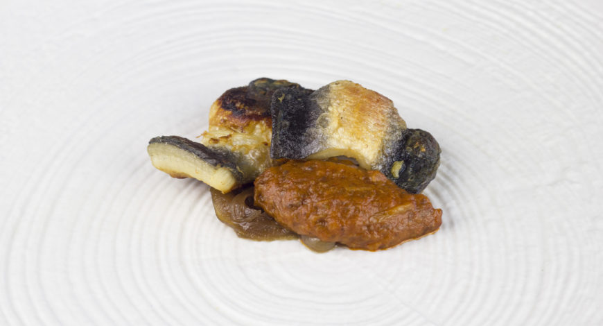 Chapadillo con cebolla y tomate