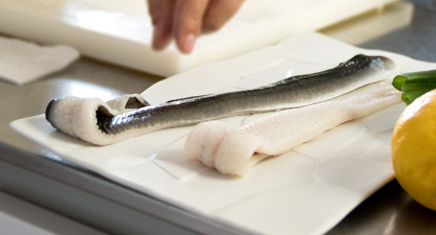 Cómo preparar un plato de anguila fresca